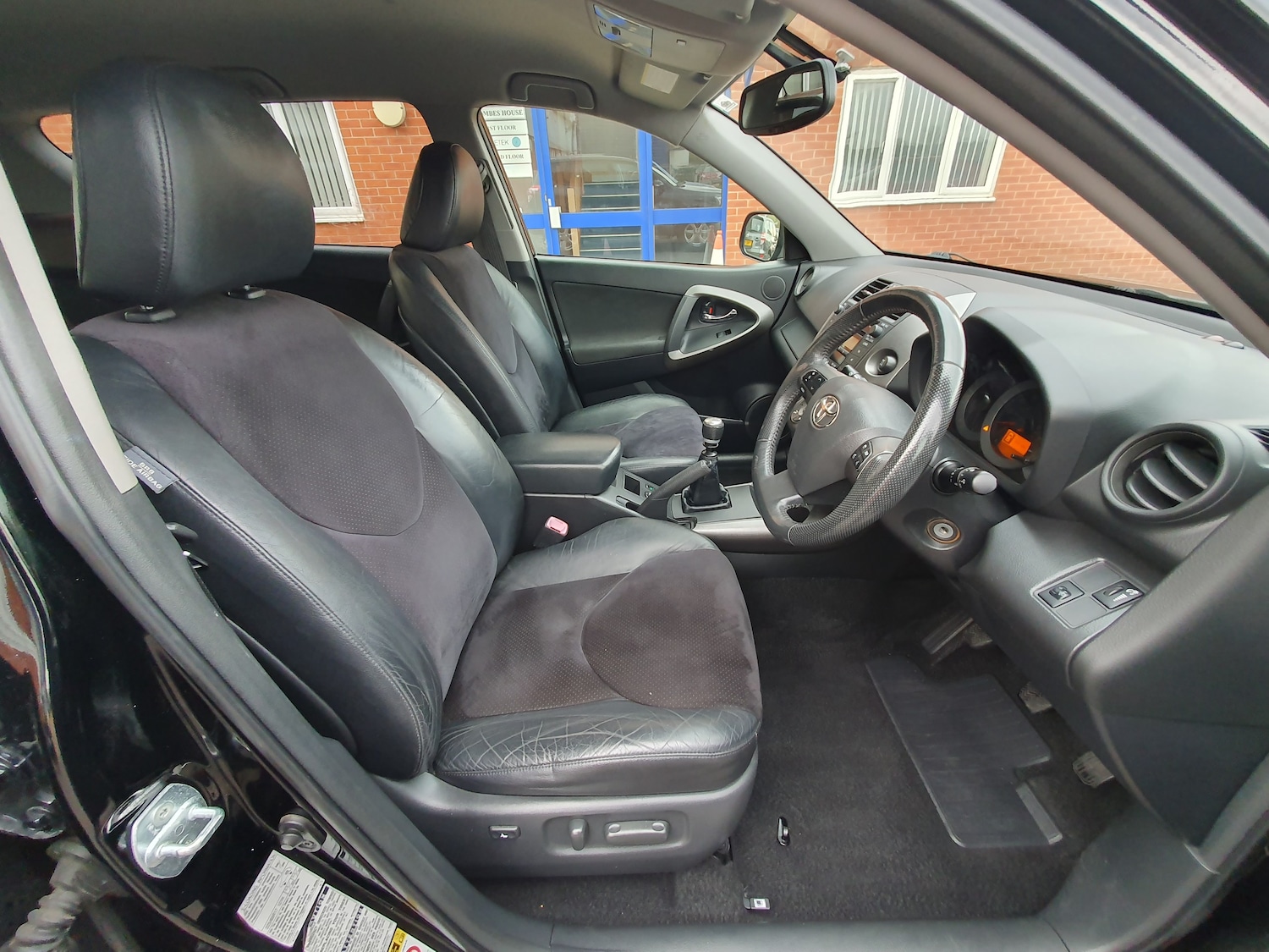 Used Toyota RAV4 2010 for sale - 76143618: Photo 42