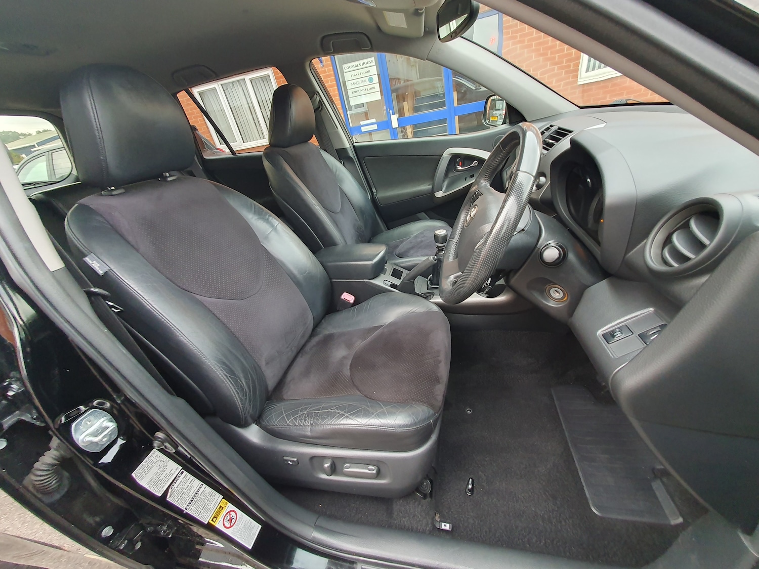 Used Toyota RAV4 2010 for sale - 76143618: Photo 43