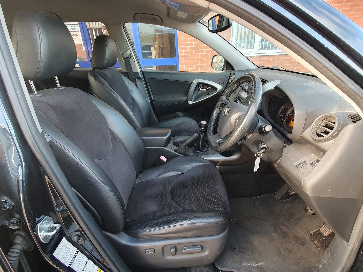 Used Toyota RAV4 2011 for sale - 77002029: Photo 12