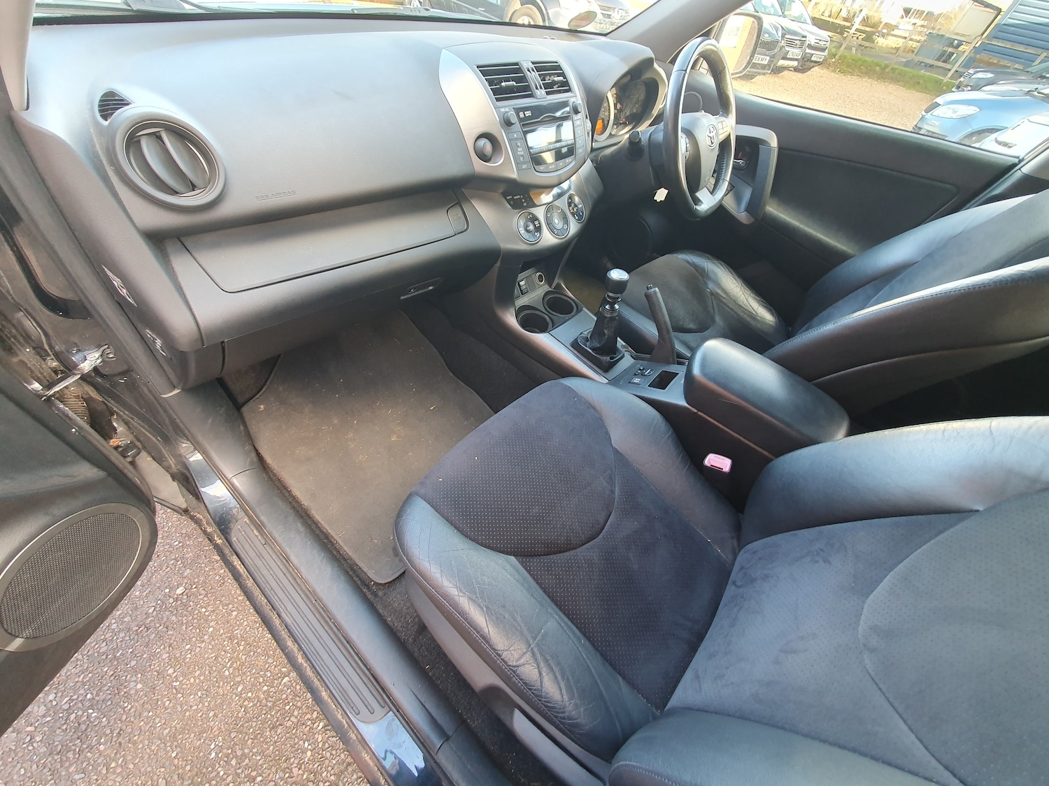 Used Toyota RAV4 2011 for sale - 77002029: Photo 18