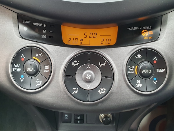 Used Toyota RAV4 2010 for sale - 76273777: Photo 25