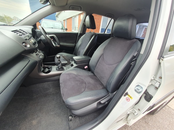 Used Toyota RAV4 2010 for sale - 76273777: Photo 27