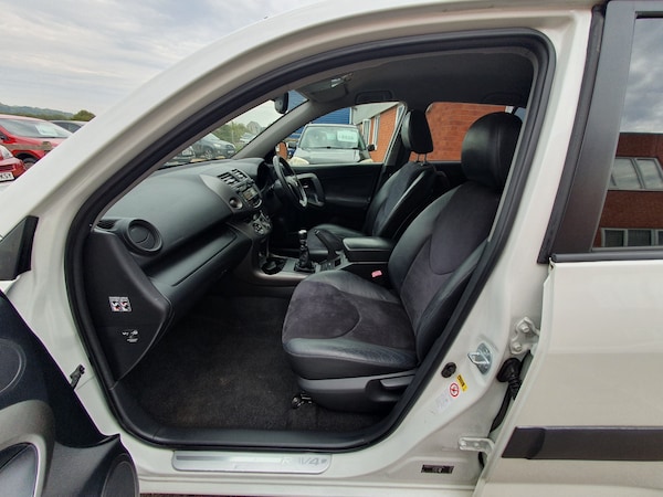 Used Toyota RAV4 2010 for sale - 76273777: Photo 28