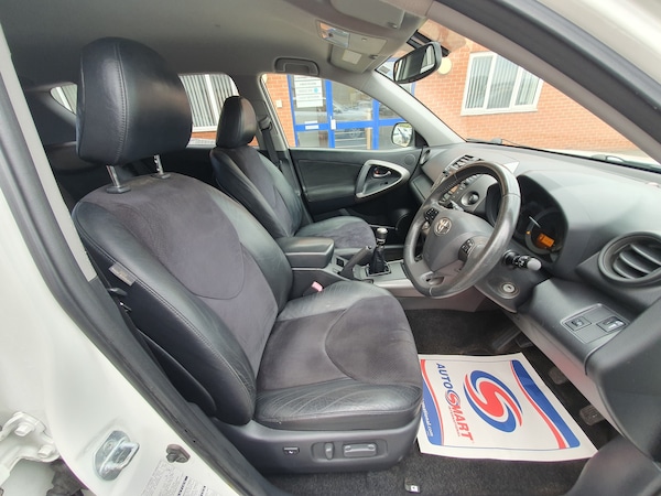 Used Toyota RAV4 2010 for sale - 76273777: Photo 31
