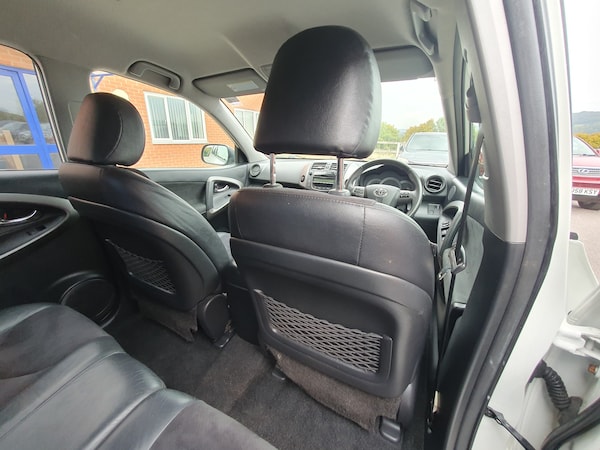 Used Toyota RAV4 2010 for sale - 76273777: Photo 36