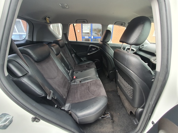 Used Toyota RAV4 2010 for sale - 76273777: Photo 38