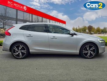 Used Volvo V40 2018 for sale - 79413335: Photo