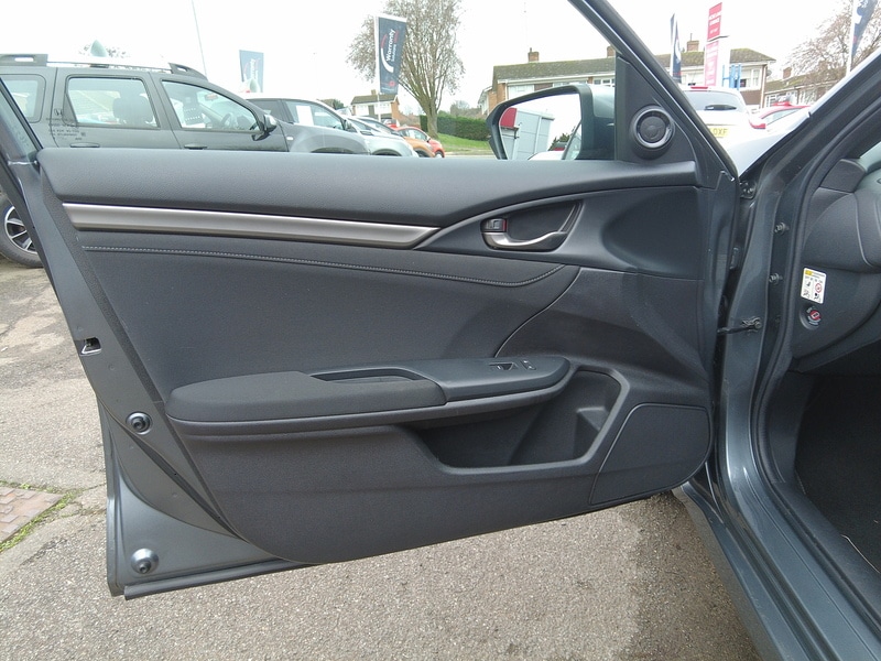 Used Honda Civic 2018 for sale - 77530237: Photo 46