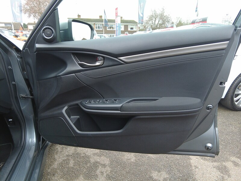 Used Honda Civic 2018 for sale - 77530237: Photo 47