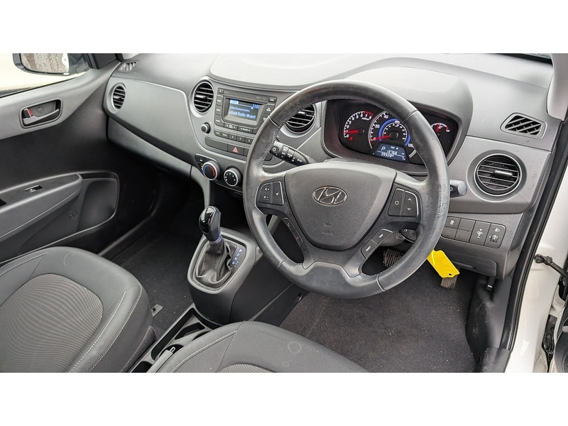 Used Hyundai i10 2018 for sale - 77617852: Photo 9