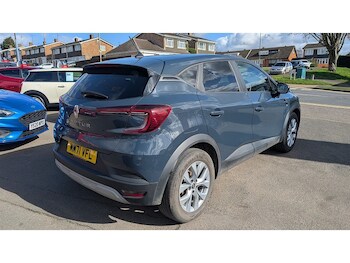 Used Renault Captur 2022 for sale - 77765891: Photo