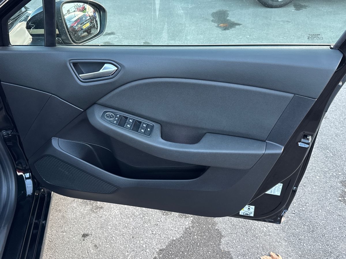 Used Renault Clio 2021 for sale - 76640275: Photo 30