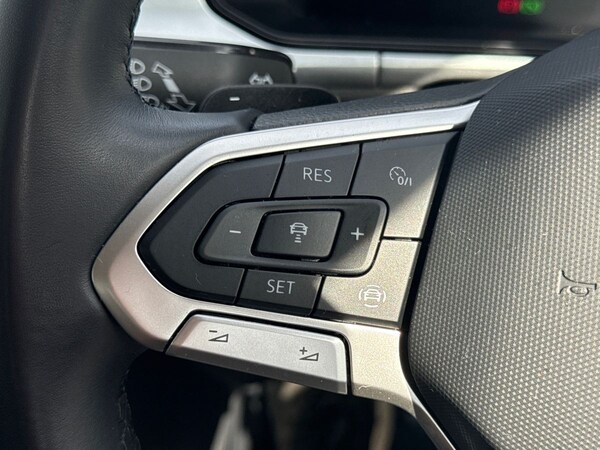 Used Volkswagen T-Roc 2023 for sale - 75992846: Photo 22
