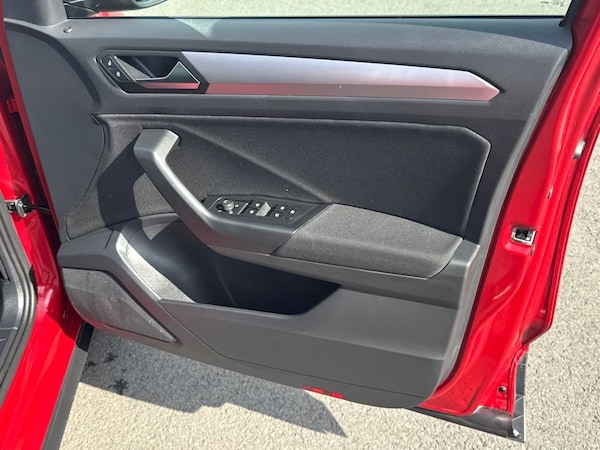Used Volkswagen T-Roc 2023 for sale - 75992846: Photo 36