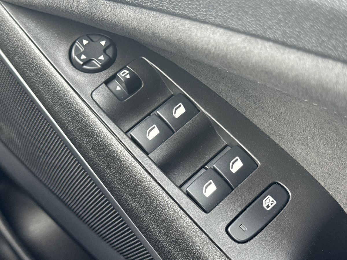 Used Vauxhall Crossland 2023 for sale - 75843745: Photo 17