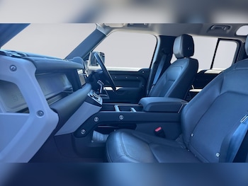 Used Land Rover Defender 2024 for sale - 79200016: Photo