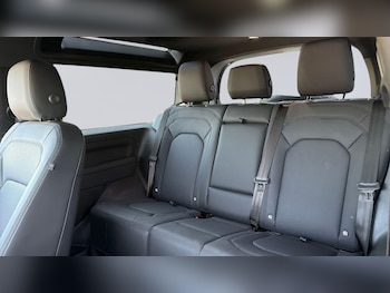Used Land Rover Defender 2024 for sale - 79199985: Photo