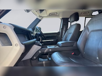 Used Land Rover Defender 2023 for sale - 79200445: Photo