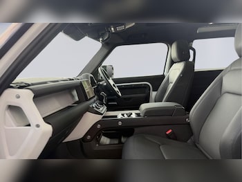 Used Land Rover Defender 2025 for sale - 79475148: Photo