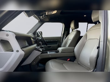 Used Land Rover Defender 110 2024 for sale - 79439717: Photo