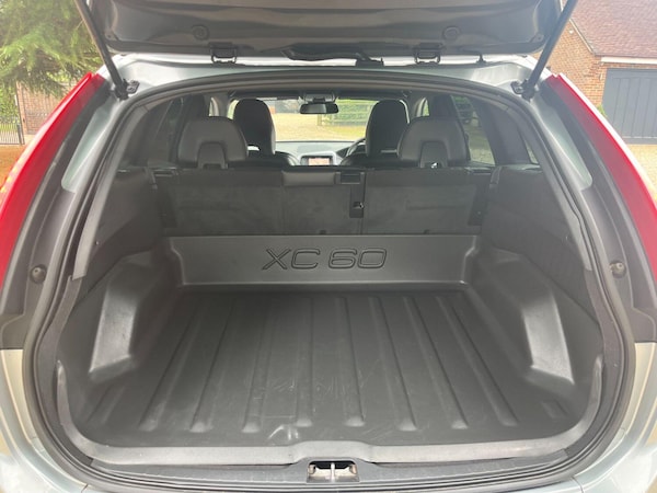 Used Volvo XC60 2017 for sale - 76252984: Photo 9