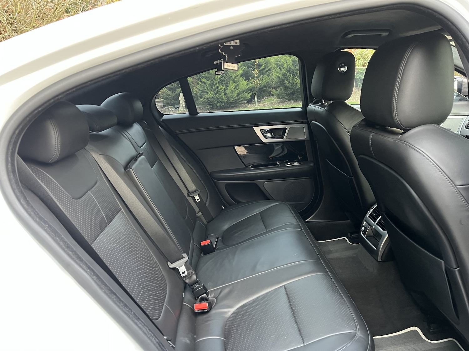 Used Jaguar XF 2014 for sale - 76591526: Photo 4