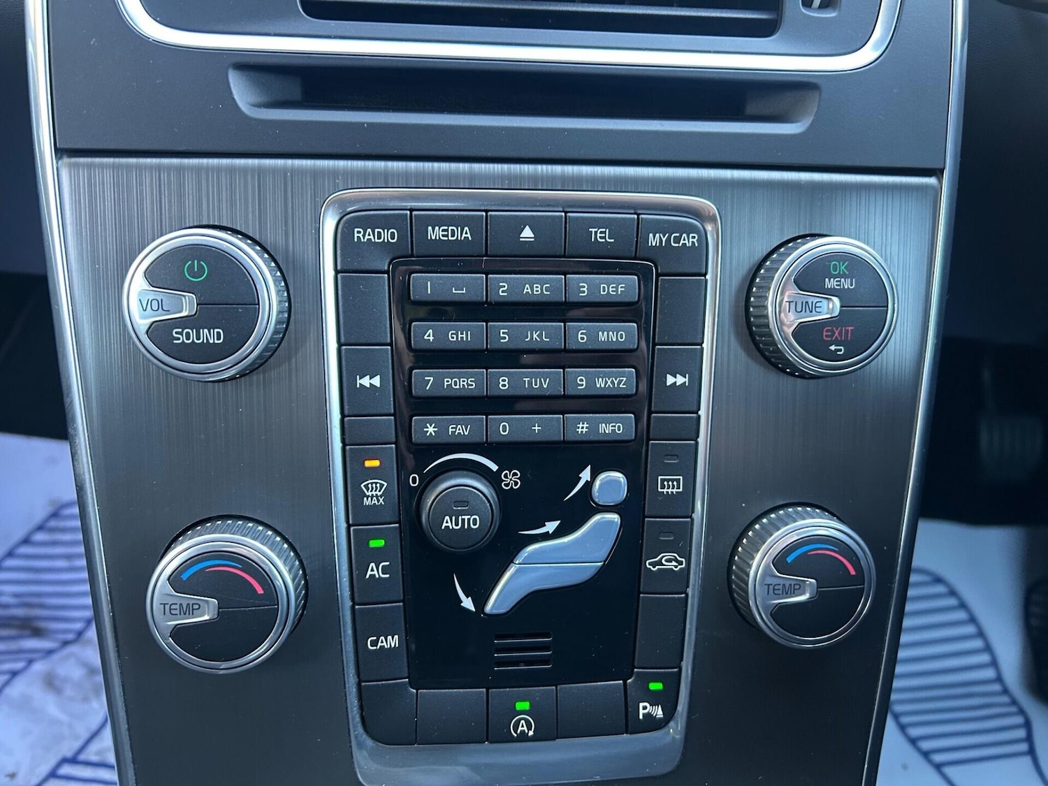 Used Volvo V60 2016 for sale - 76776422: Photo 24