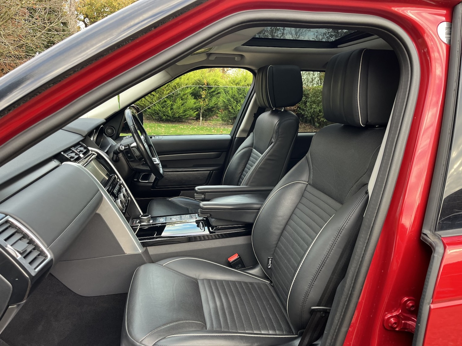 Used Land Rover Discovery 2017 for sale - 76605634: Photo 2