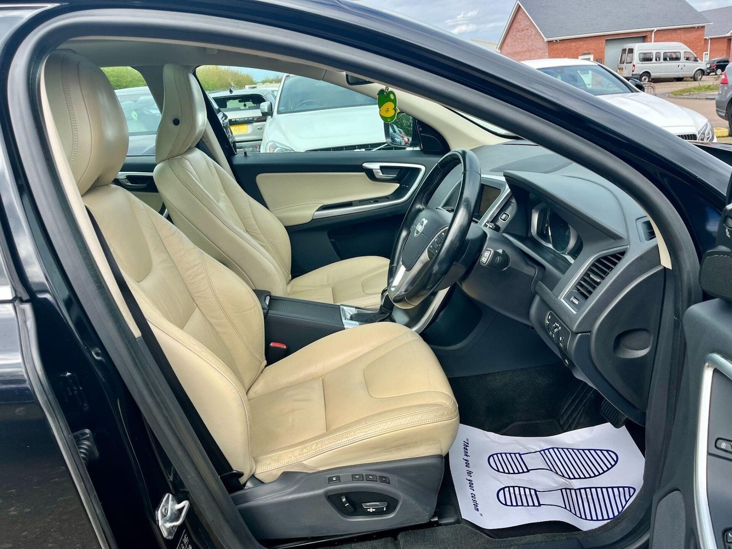 Used Volvo XC60 2013 for sale - 78095672: Photo 4