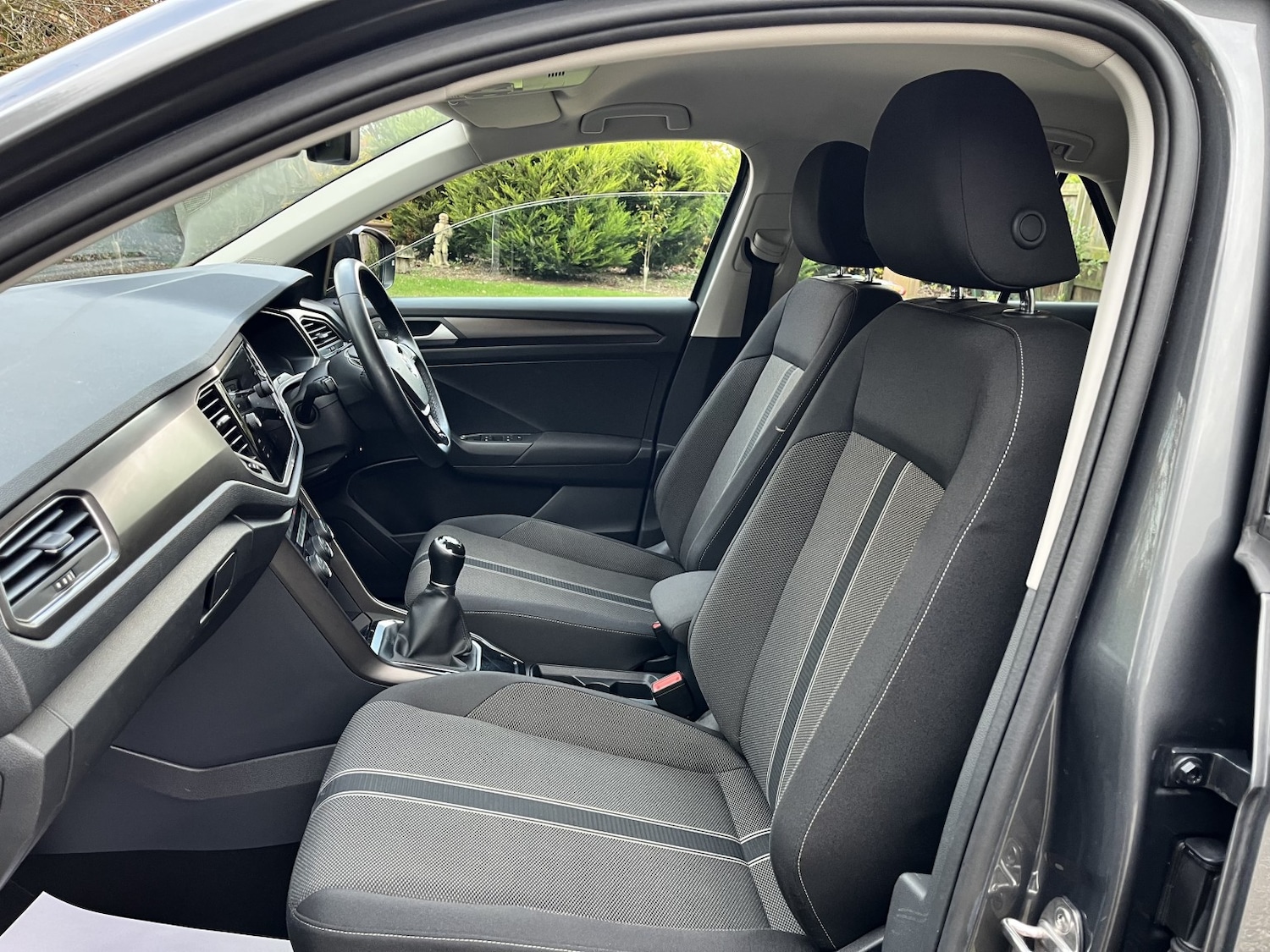 Used Volkswagen T-Roc 2018 for sale - 76455341: Photo 2