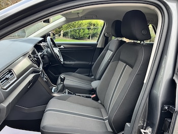 Used Volkswagen T-Roc 2018 for sale - 76455341: Photo