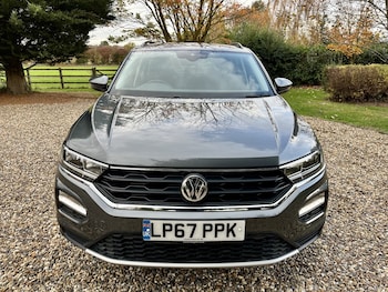 Used Volkswagen T-Roc 2018 for sale - 76455341: Photo