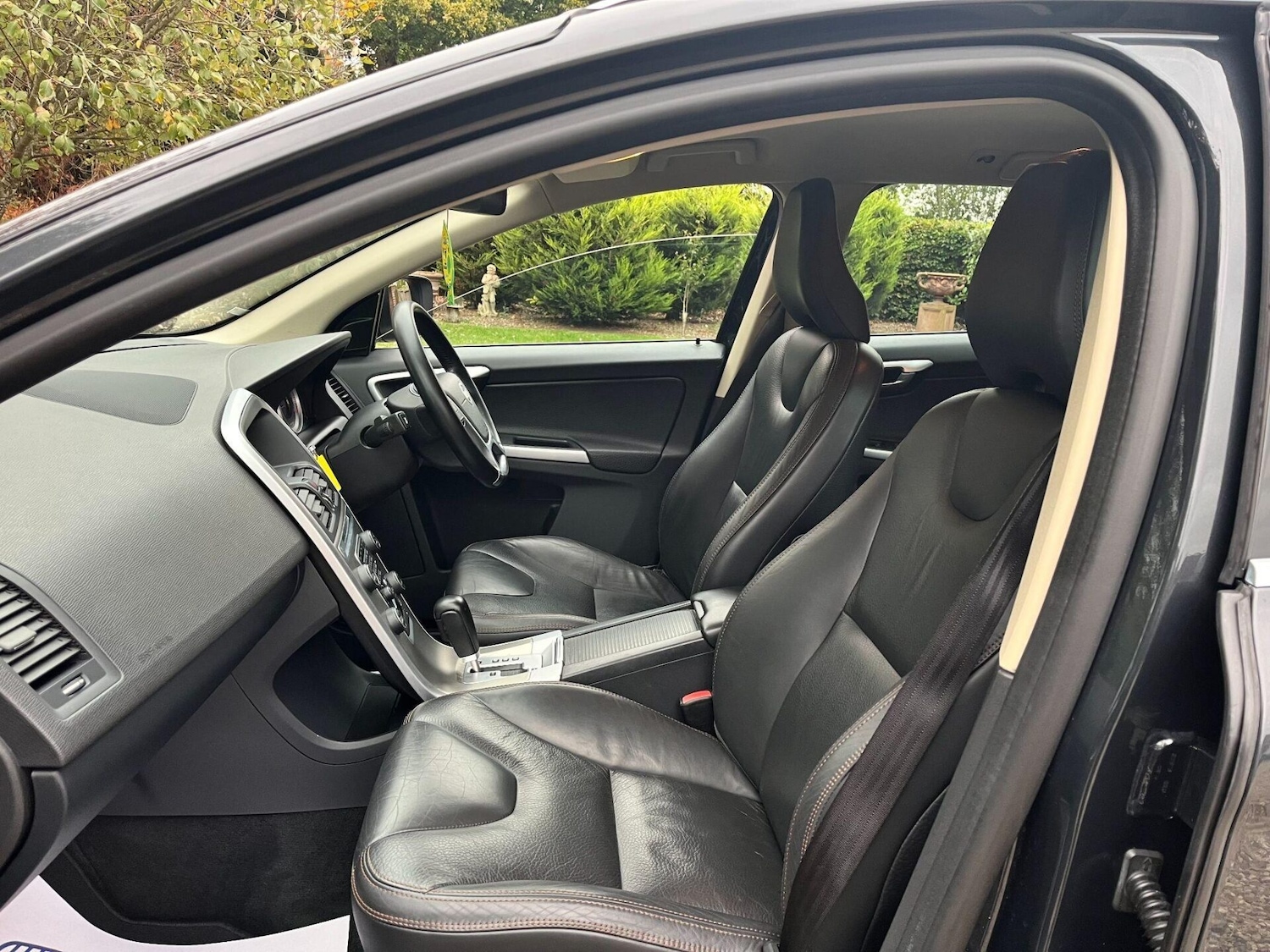 Used Volvo XC60 2011 for sale - 76776460: Photo 30