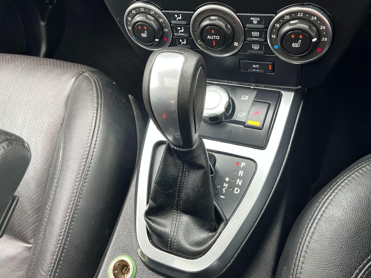 Used Land Rover Freelander 2 2010 for sale - 76776395: Photo 16