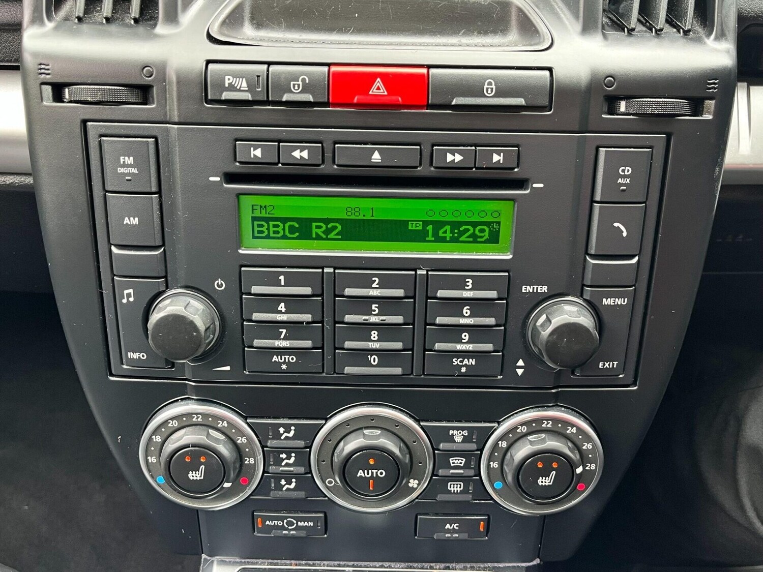 Used Land Rover Freelander 2 2010 for sale - 76776395: Photo 30