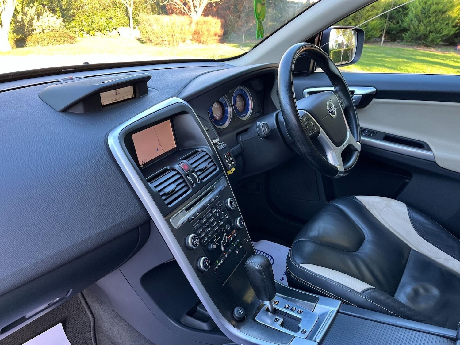 Used Volvo XC60 2010 for sale - 77085211: Photo 28