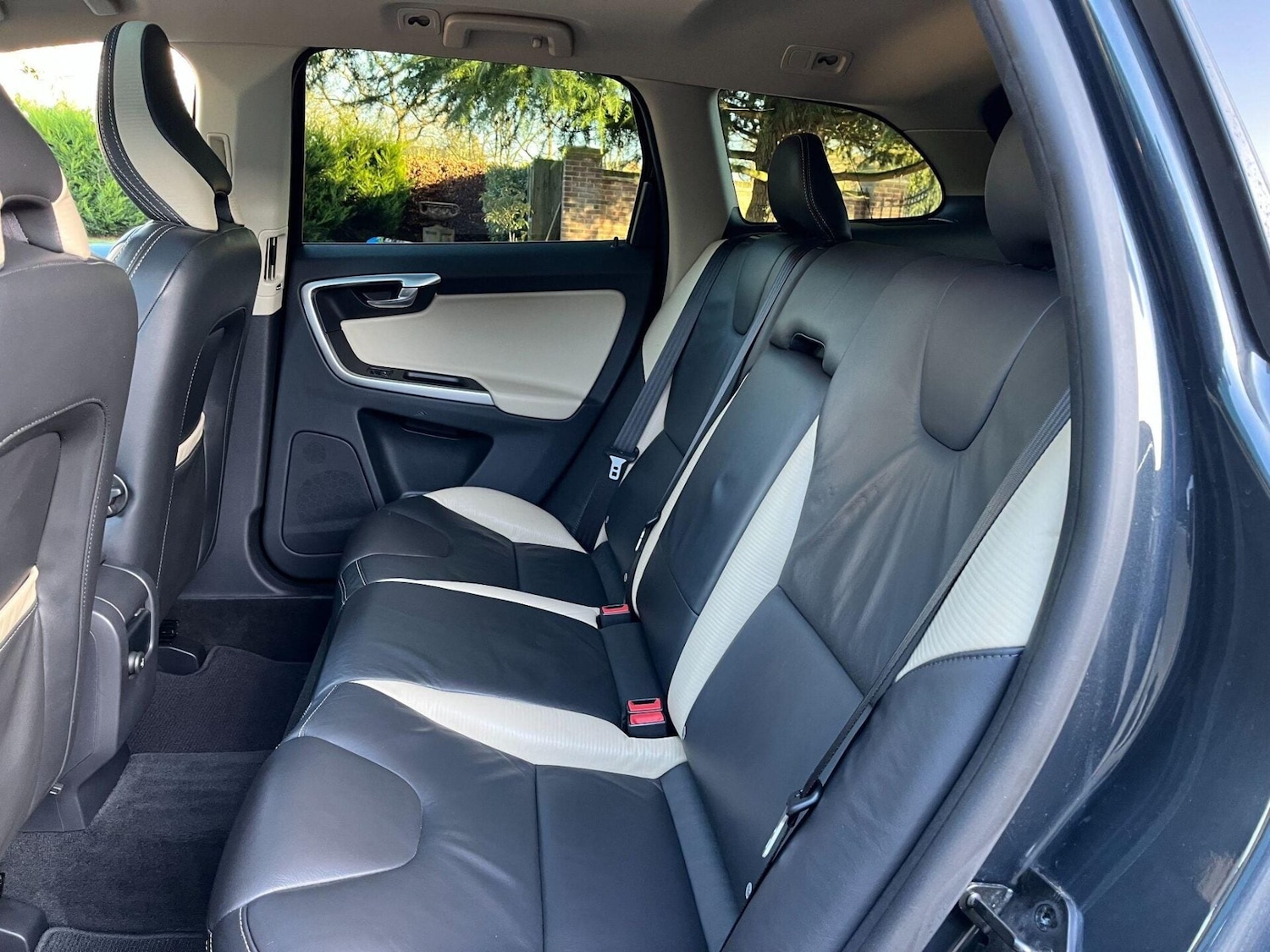 Used Volvo XC60 2010 for sale - 77085211: Photo 29