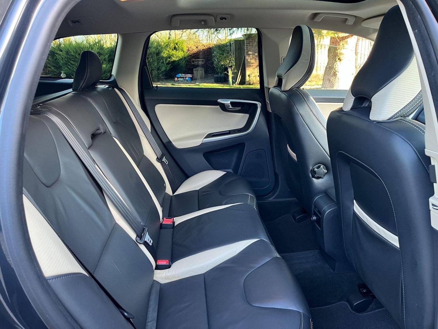 Used Volvo XC60 2010 for sale - 77085211: Photo 5