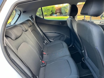 Used Hyundai i10 2018 for sale - 76776409: Photo