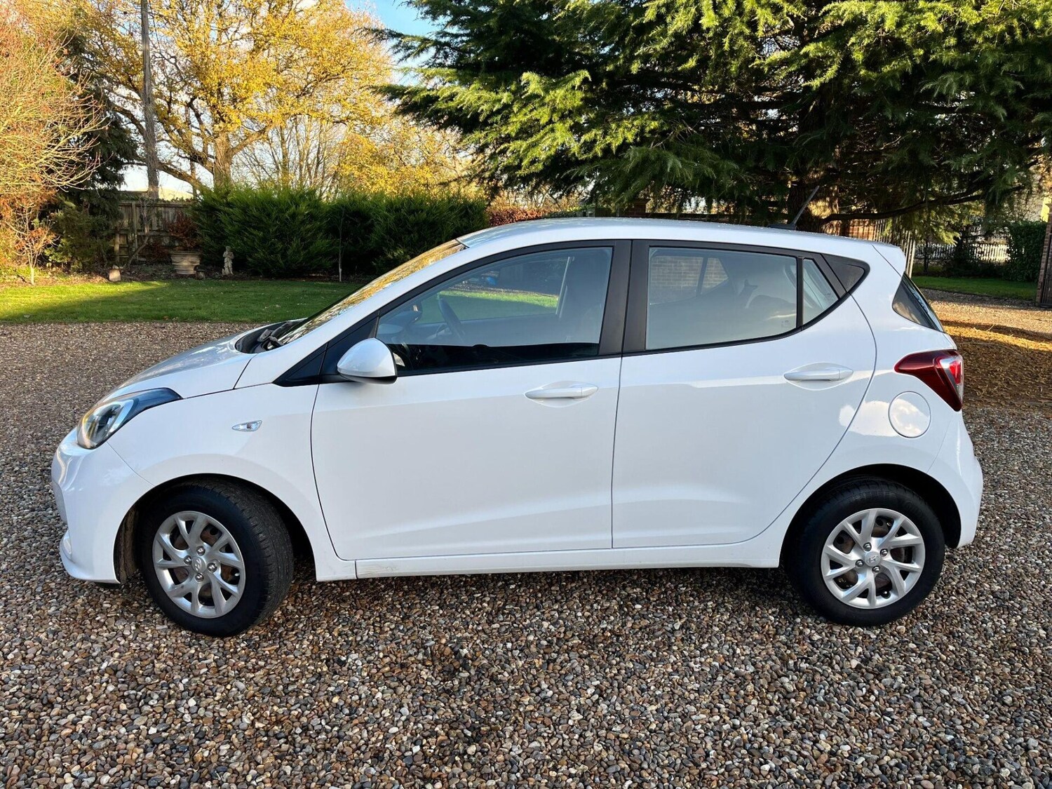 Used Hyundai i10 2018 for sale - 76776409: Photo 8