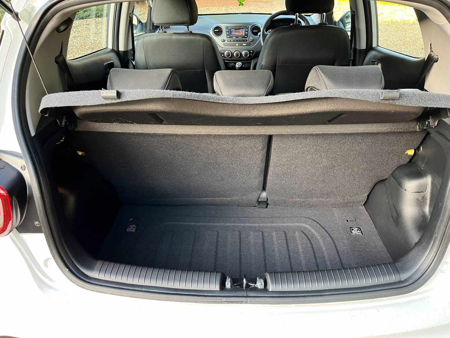 Used Hyundai i10 2018 for sale - 76776409: Photo 9