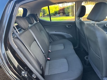 Used Hyundai i10 2011 for sale - 76906173: Photo