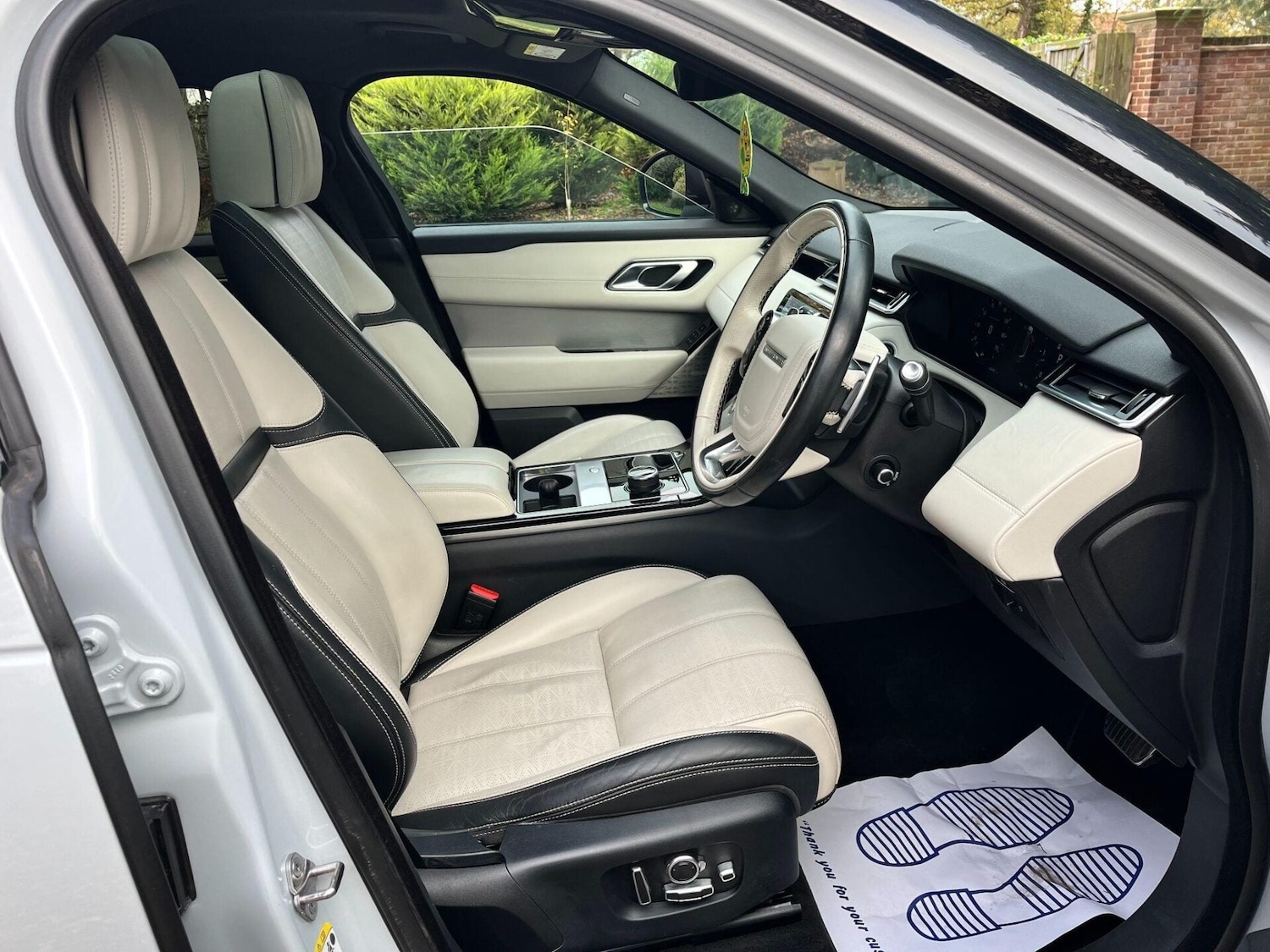 Used Land Rover Range Rover Velar 2018 for sale - 76776390: Photo 2