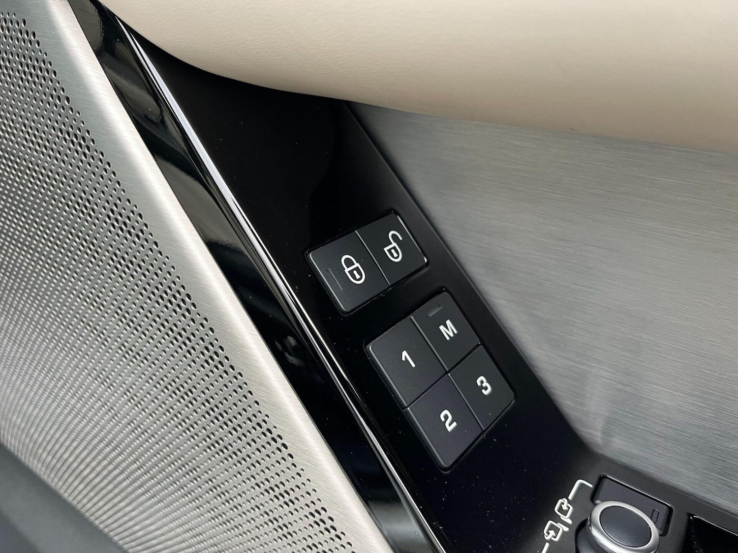 Used Land Rover Range Rover Velar 2018 for sale - 76776390: Photo 30