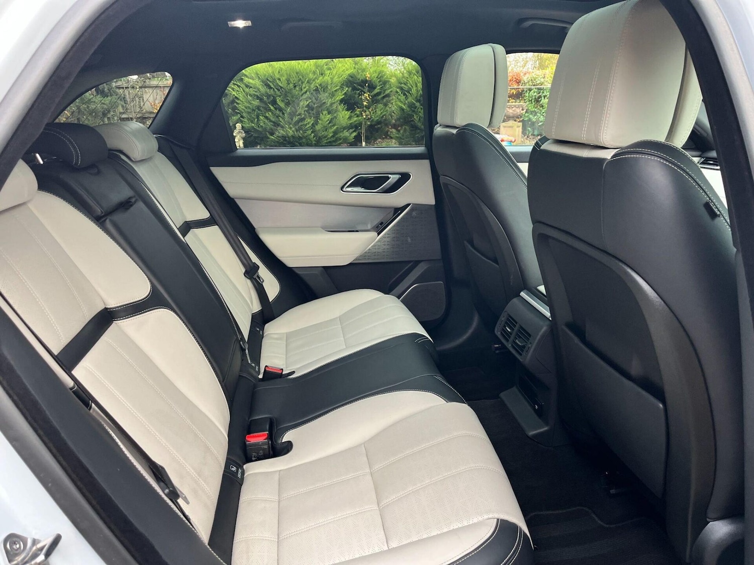 Used Land Rover Range Rover Velar 2018 for sale - 76776390: Photo 4