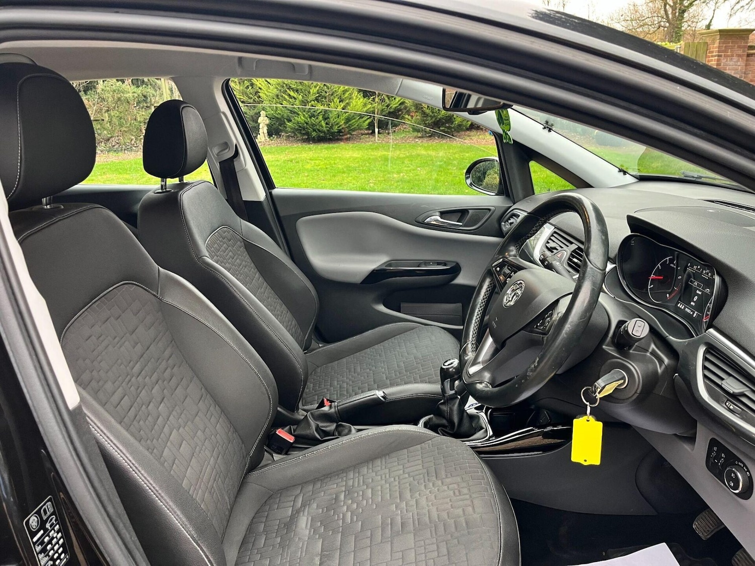 Used Vauxhall Corsa 2016 for sale - 76776391: Photo 2