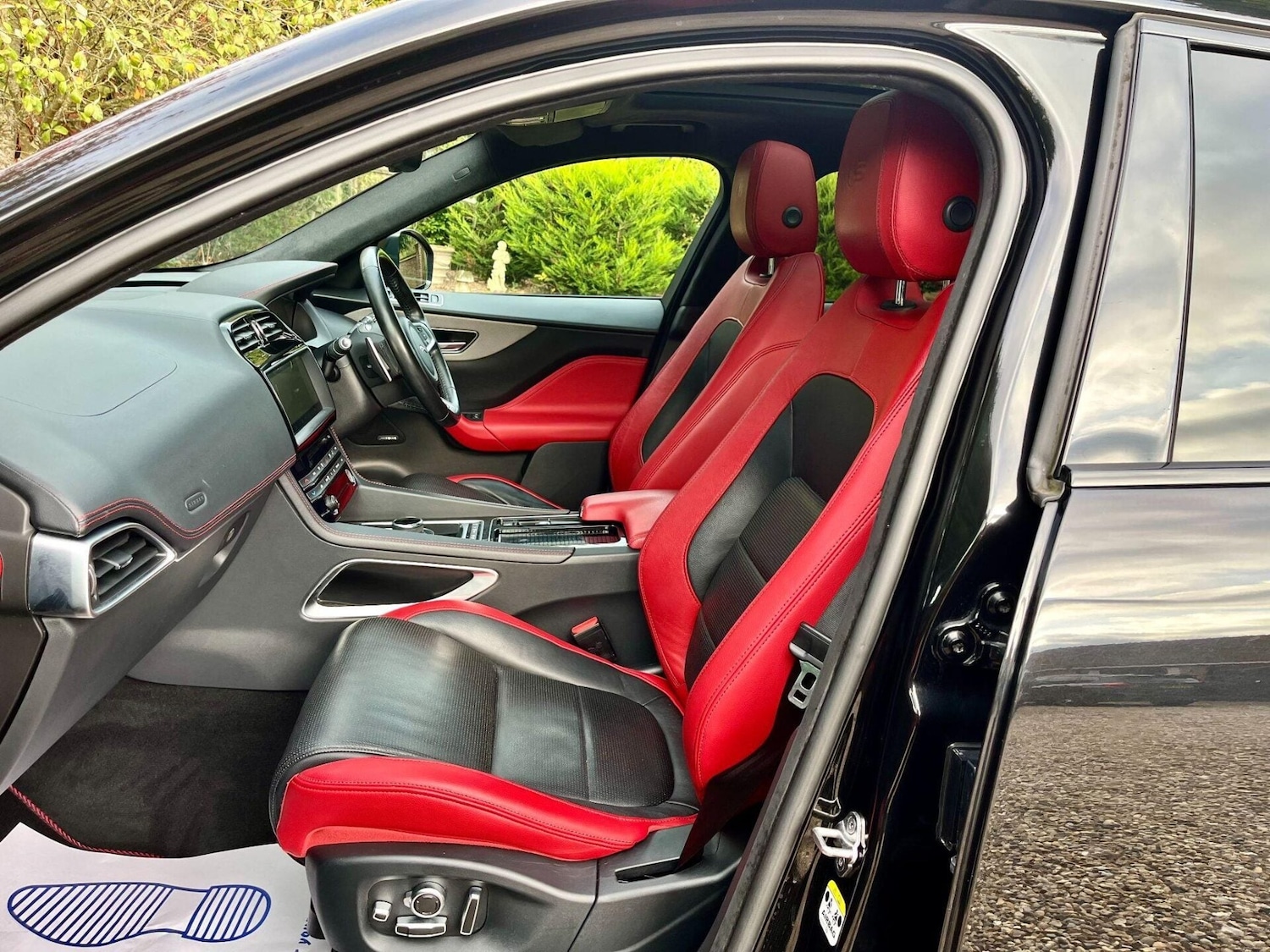 Used Jaguar F-Pace 2018 for sale - 76776449: Photo 2