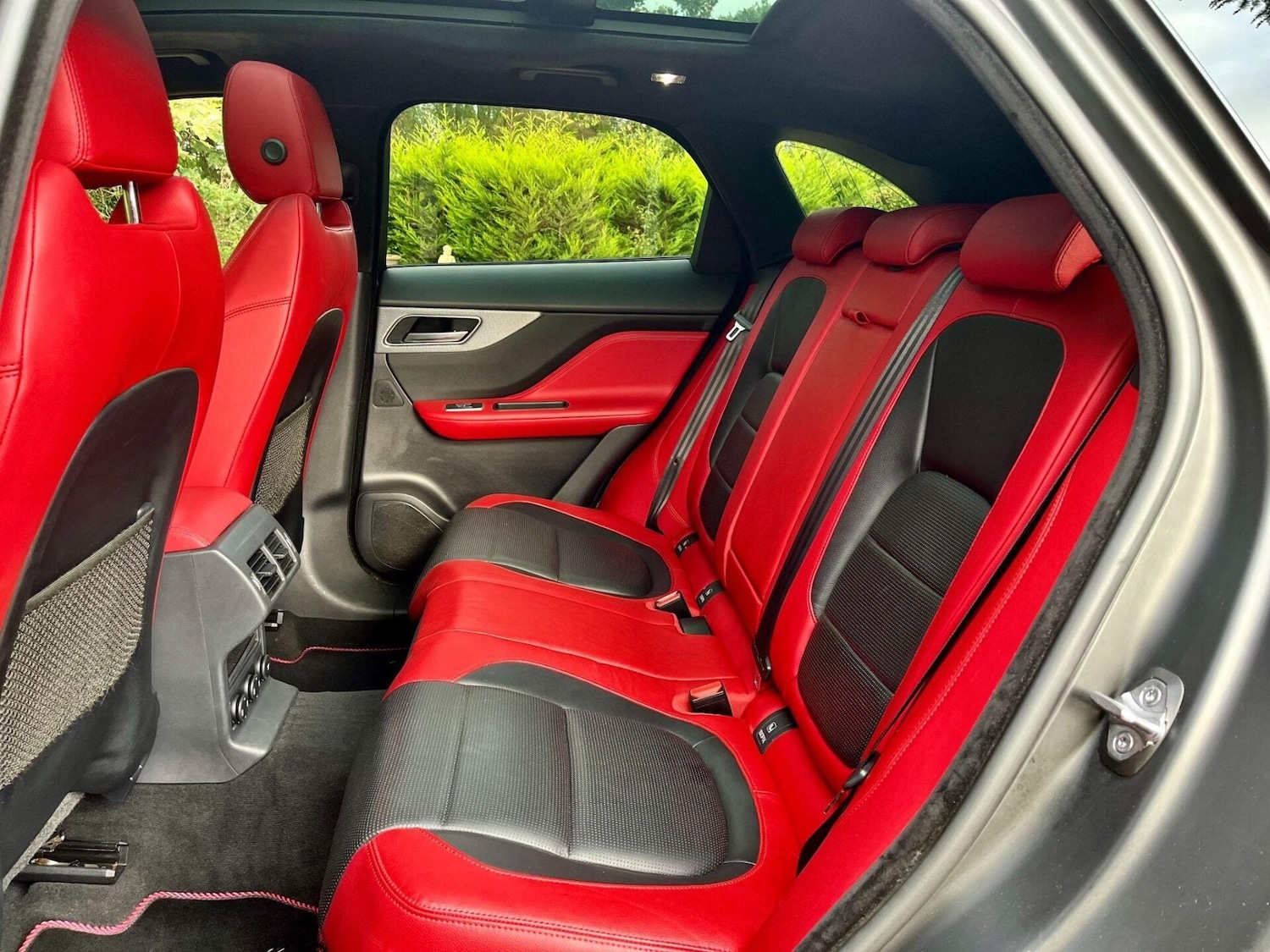 Used Jaguar F-Pace 2018 for sale - 76776449: Photo 4