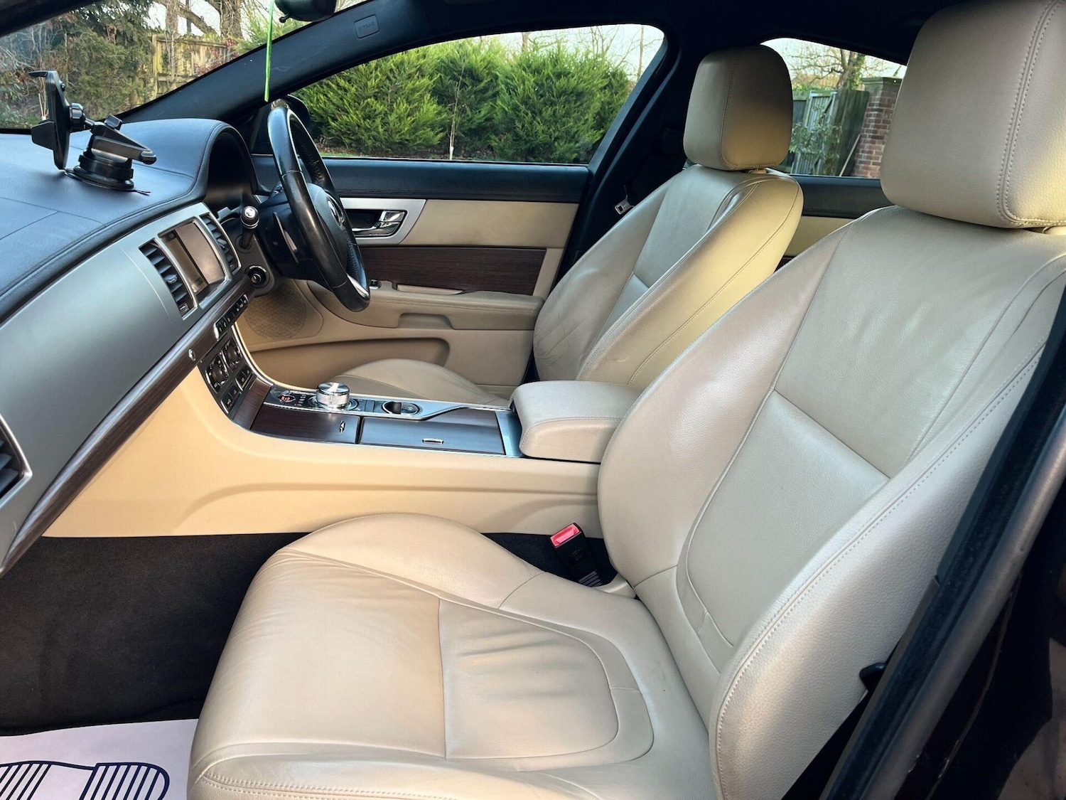 Used Jaguar XF 2014 for sale - 77012321: Photo 2