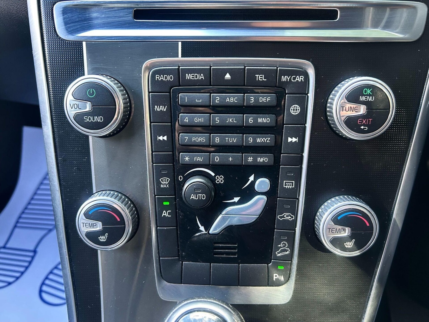 Used Volvo XC60 2014 for sale - 76776462: Photo 35